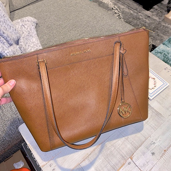 MK bag 🤎 - Picture 1 of 6